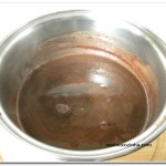 Bolo de chocolate feito com a calda (9)