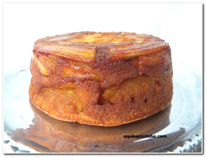 BOLO DE BANANA CARAMELIZADA (INVERTIDO), DE LIQUIDIFICADOR