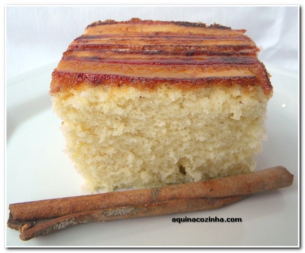 BOLO DE BANANA CARAMELIZADA (INVERTIDO), DE LIQUIDIFICADOR