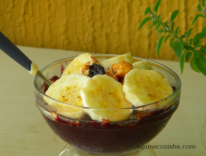 Açaí Com Banana e Granola