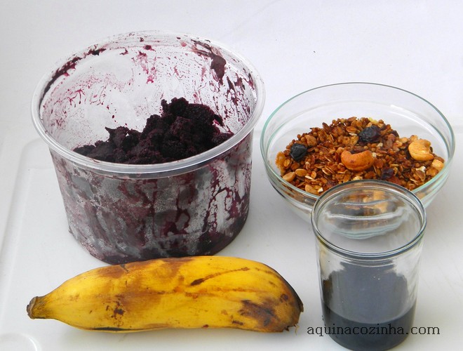 Açaí Com Banana e Granola