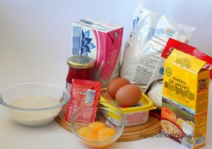 Pão doce com coco e cereja