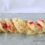 Pão doce com coco e cereja