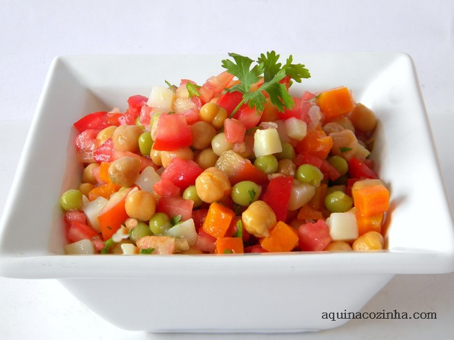 Salada+de+Grao+de+Bico+com+legumes