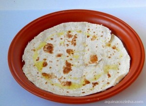 Receita de wrap feito com rúcula e tomate seco