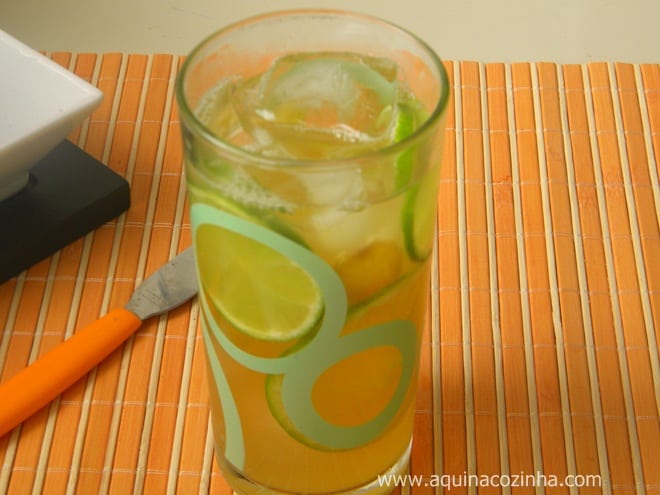 Chá verde com limão, laranja e gengibre