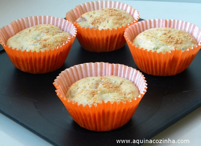 Muffin salgado de calabresa com abobrinha