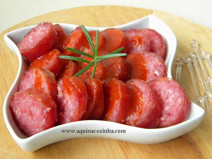 Linguiça Blumenau com Molho Especial (tipo Currywurst)