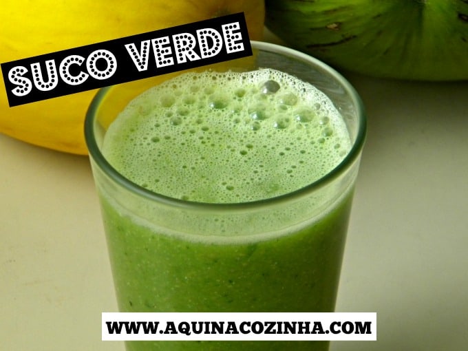 Suco verde com melão, couve e linhaça