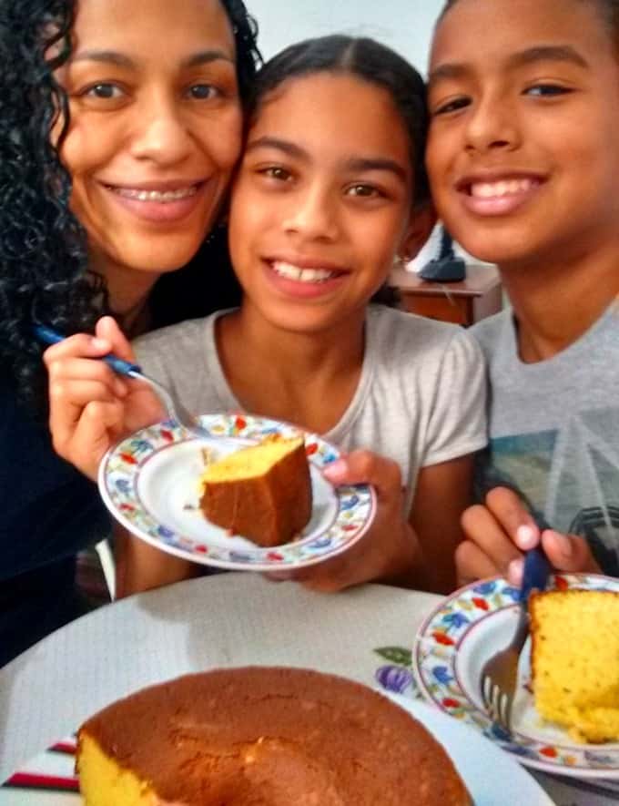 Bolo de milho com leite condensado e coco