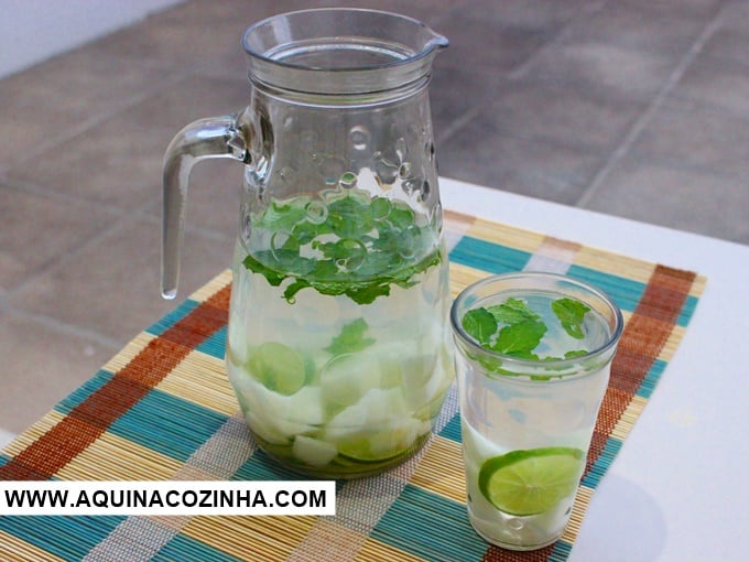 Agua saborizada de melao, limao e hortela