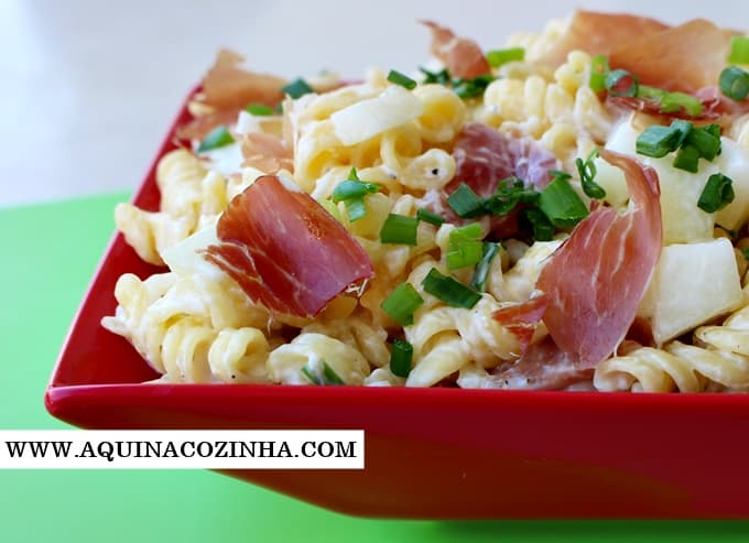 Salada de Macarrão com Presunto Cru e Melao