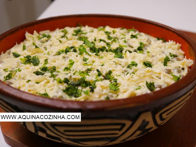 Essa receita de Feijão Verde com Queijo Coalho é facílima de fazer e muito gostosa. Uma verdadeira receita sertaneja.
#aprendercozinhar