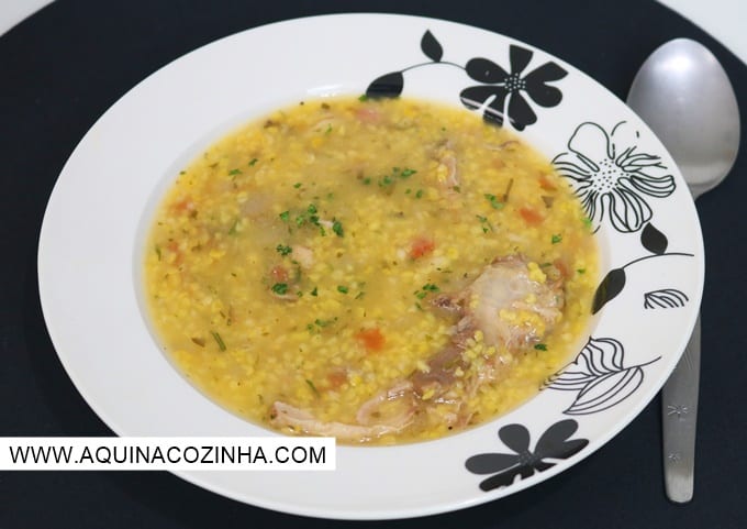 Sopa de Canjiquinha com costelinha